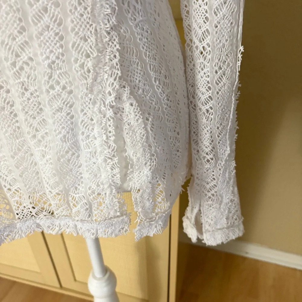 FREE PEOPLE White Lace On The Road Twisted‎ Tee Size Medium